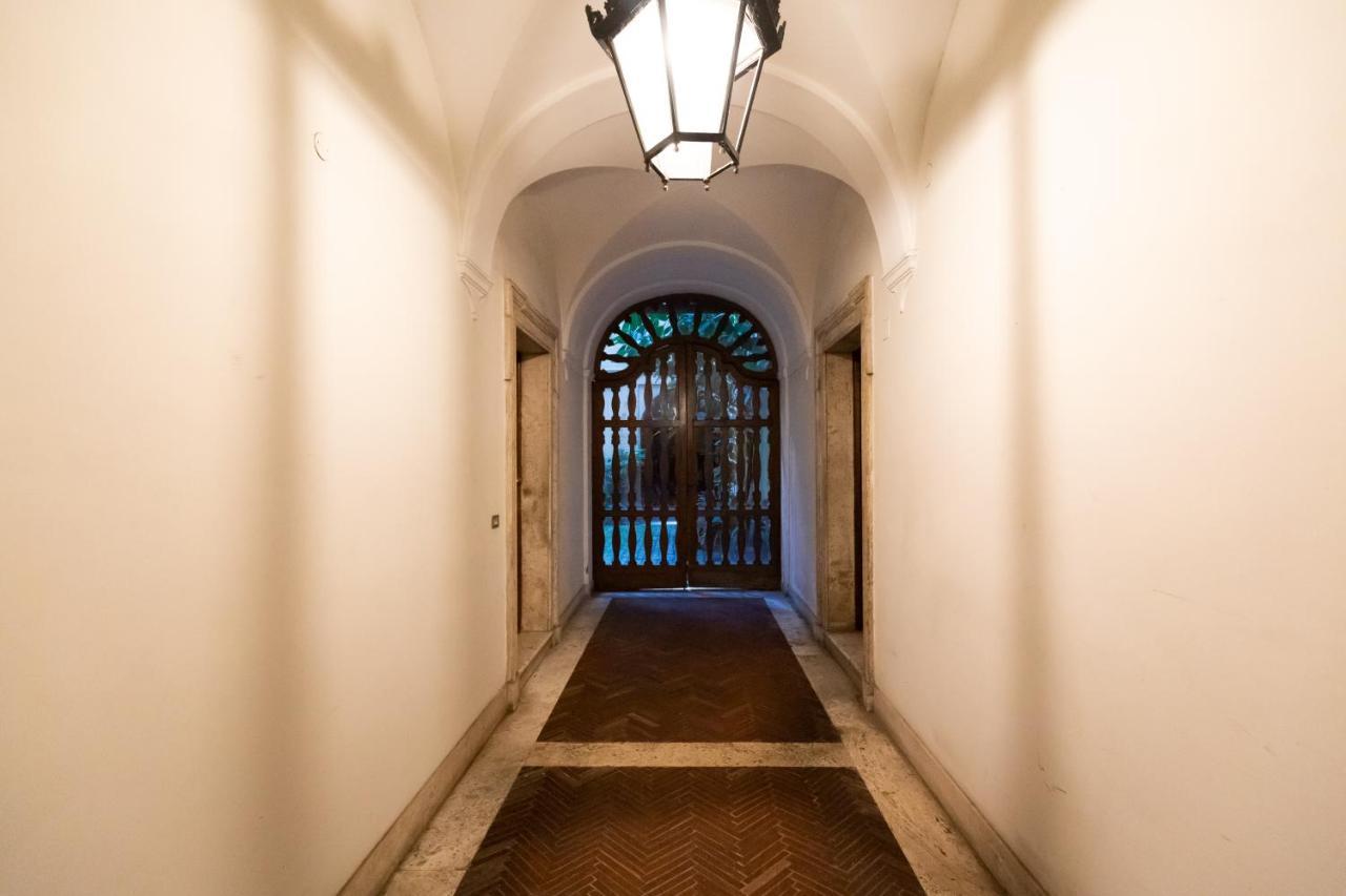 Апартаменти Chic And Style In Historical Via Giulia Рим Екстер'єр фото